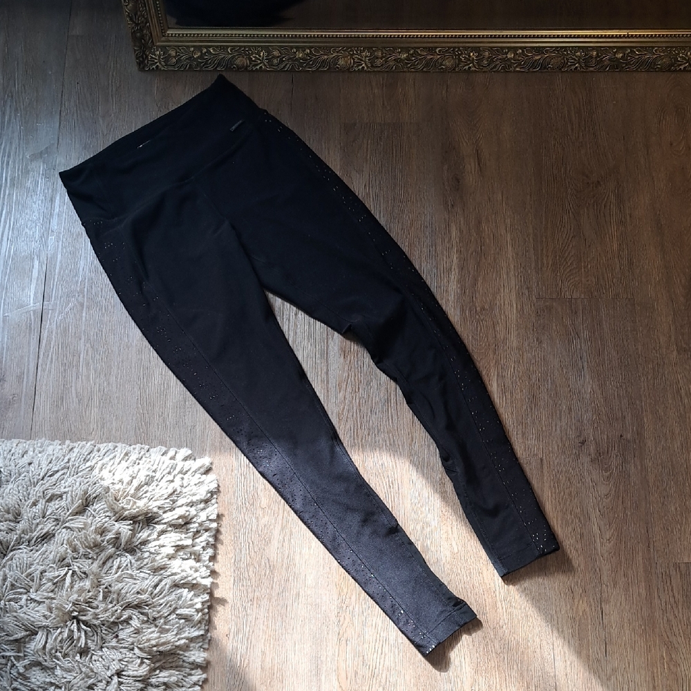 Mondetta Black Fabric with Logo Detail